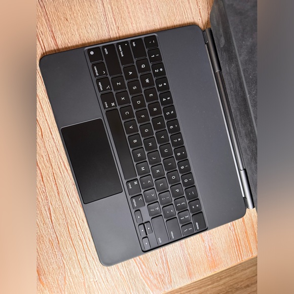 Apple Magic Keyboard Folio for 12.9 inch iPad - Picture 2 of 8